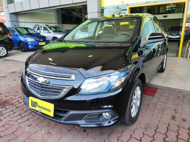 Prisma LTZ 1.4 completo top revisado unico dono 2014