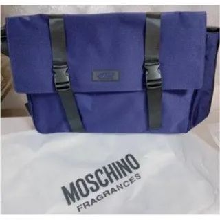 Bolsa de Viagem masculina Azul com Detalhes em preto.