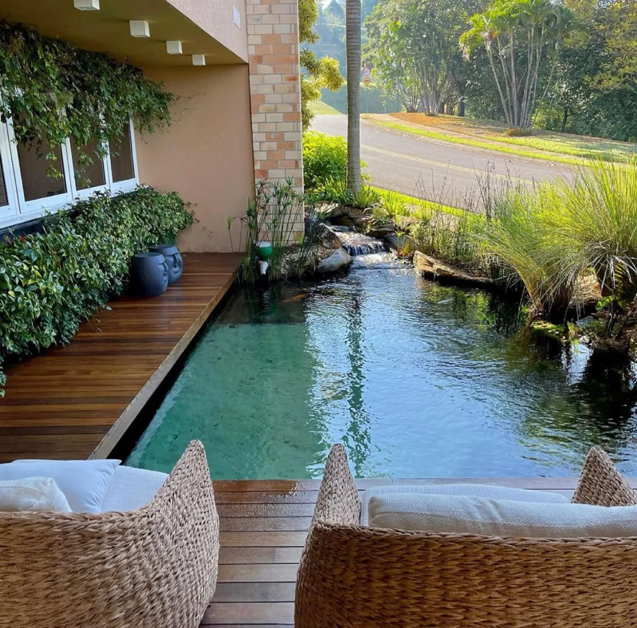 Deck em madeira, pergolados, construção e reforma.