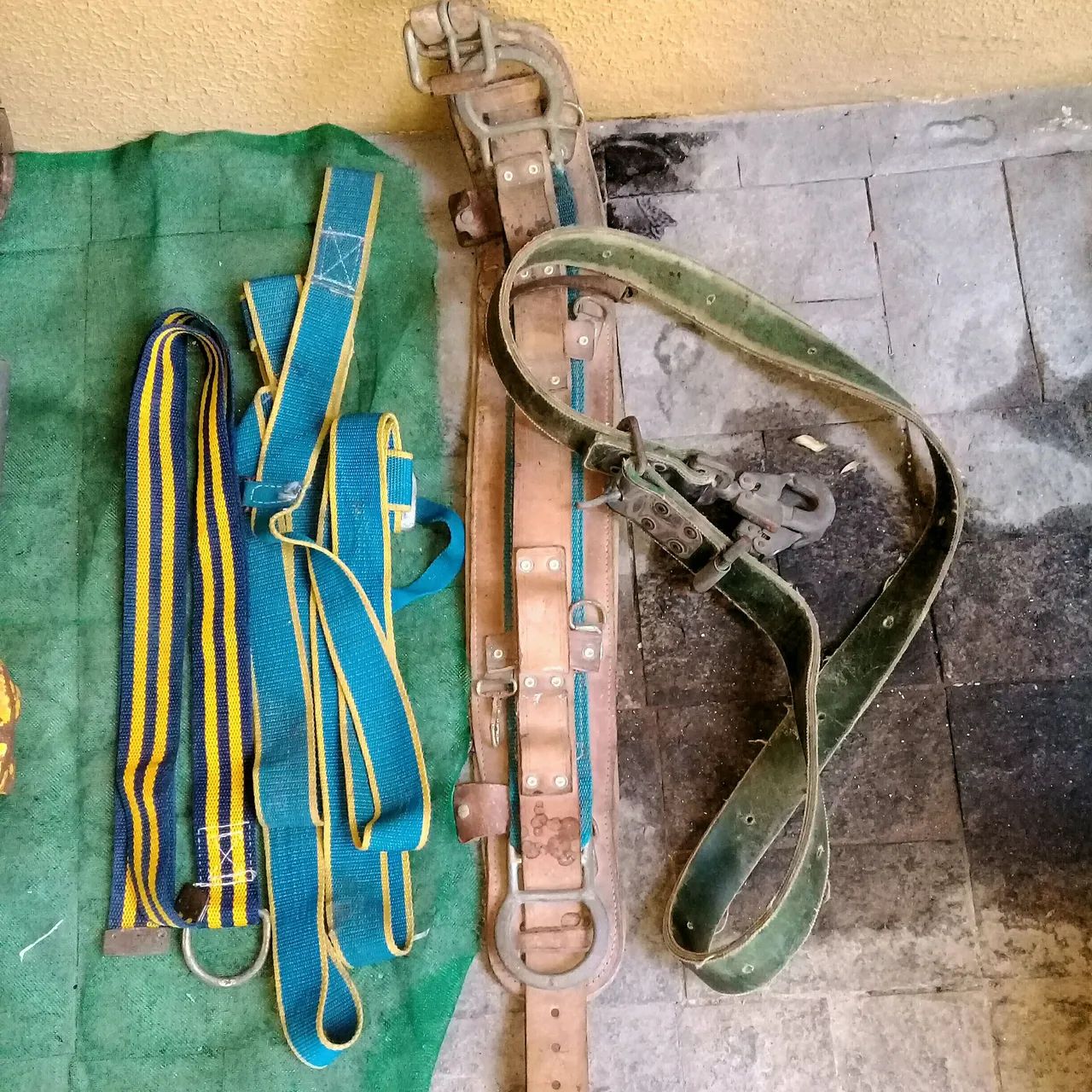 Cinto Eletricista Cinturão de Couro Talabarte Trava Queda Subida em Poste