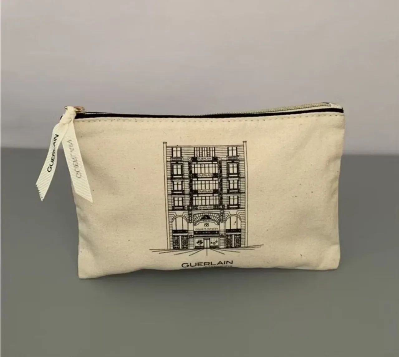 Necessaire de tecido da Guerlain novo
