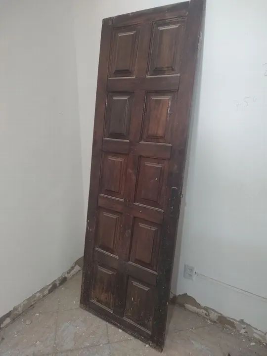 Porta em perfeito estado de conservação 