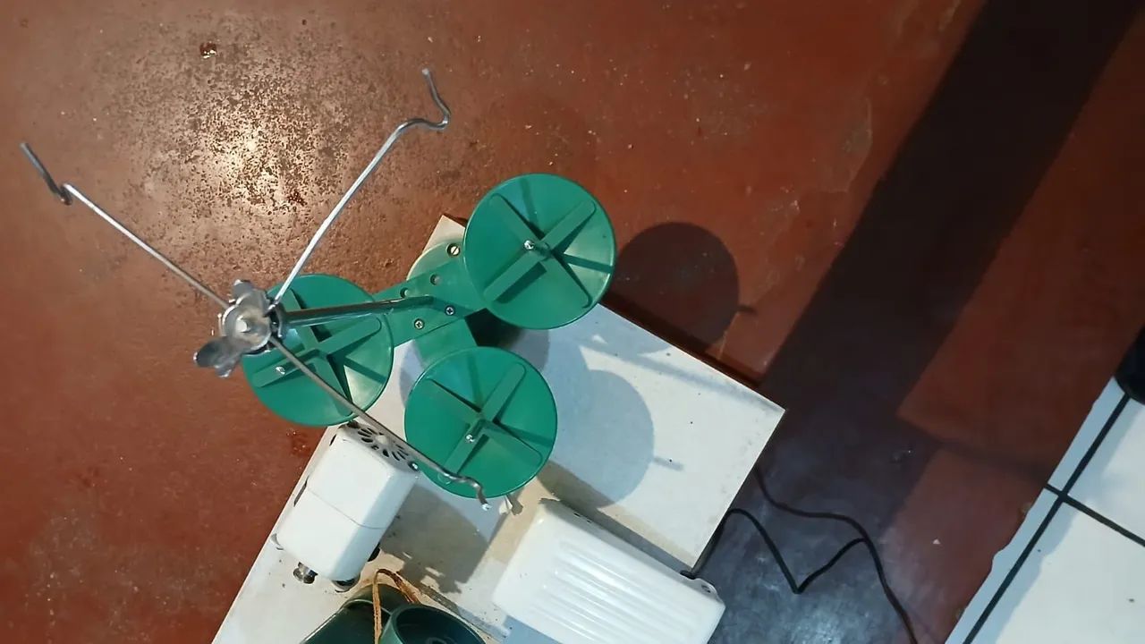 Máquina de costura 100% funcionando - Foto 2