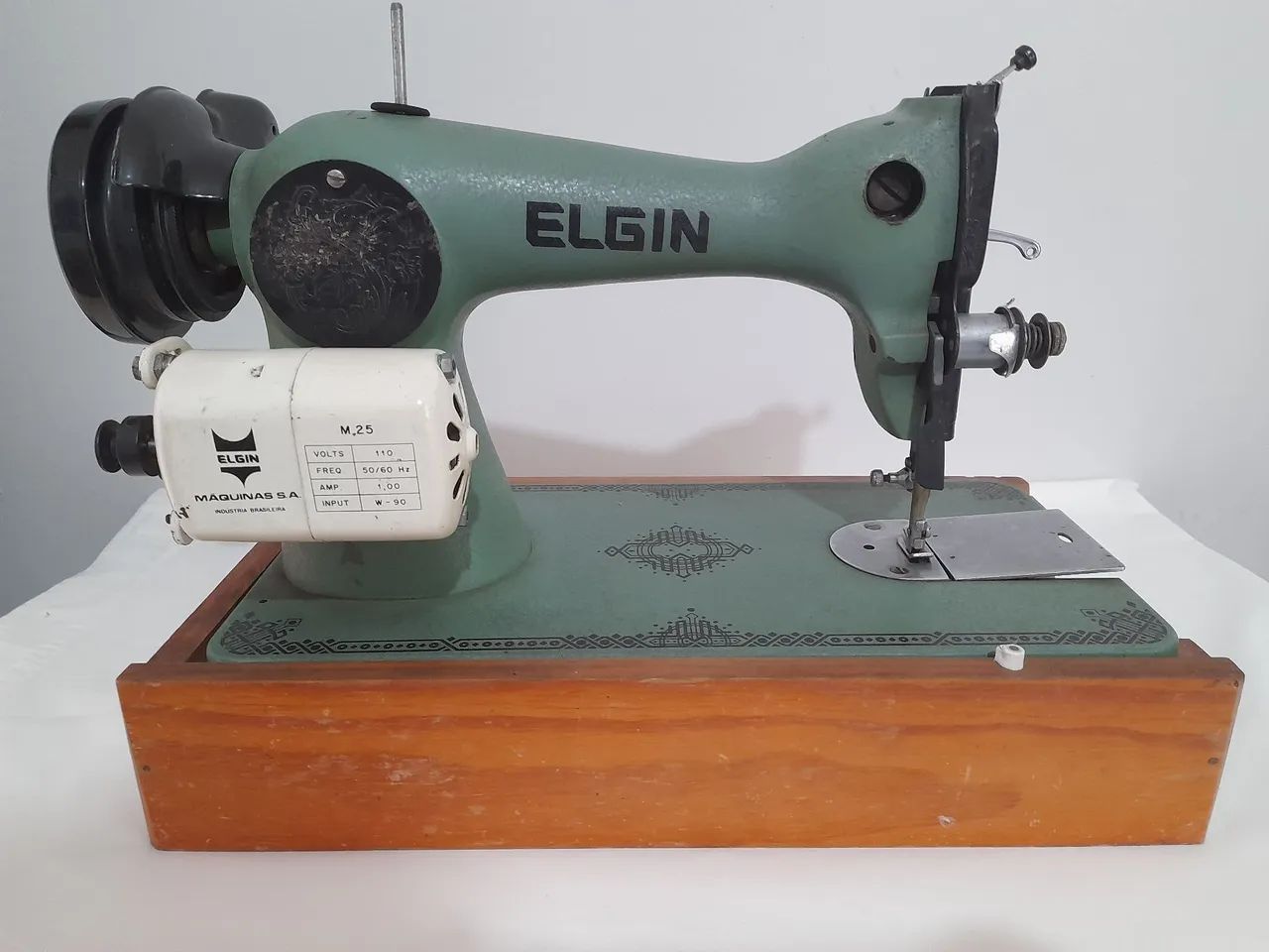 Maquina de costura antiga Elgin motorizada