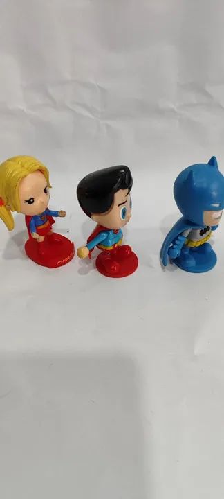 Bonecos Miniaturas Superman, Supergirl e Batman Coleção Bob's  - Foto 3