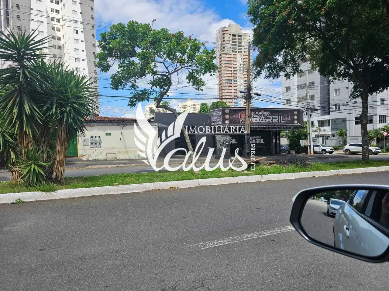 Casa térrea + salas comerciais com área total de 400m² no Parque Amazônia - Goiânia - GO