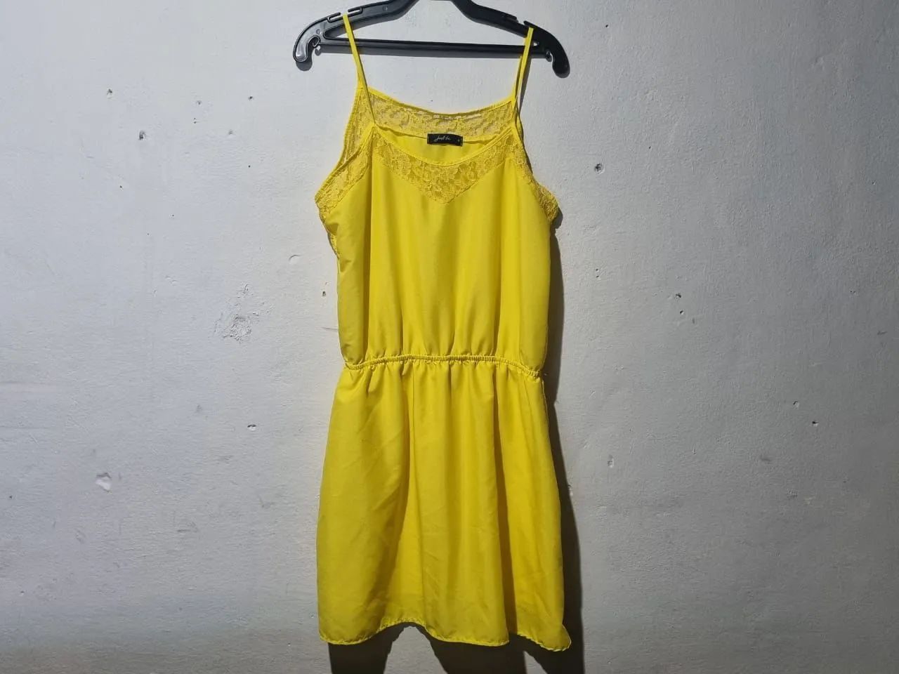 Vestido amarelo de alcinha  - Foto 5