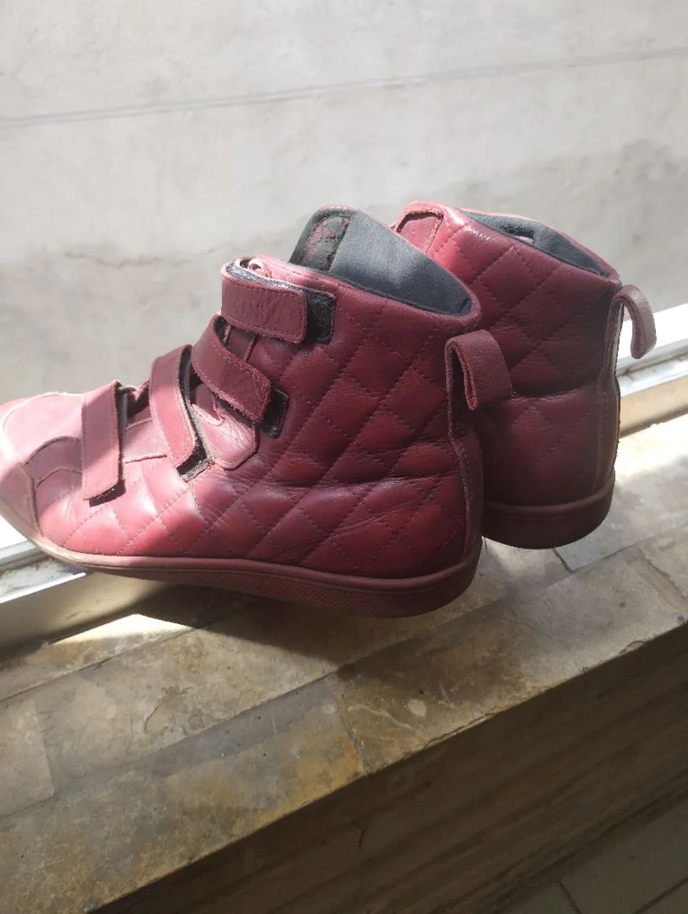 Tênis de Couro Vermelho bordô Tascani - Foto 2