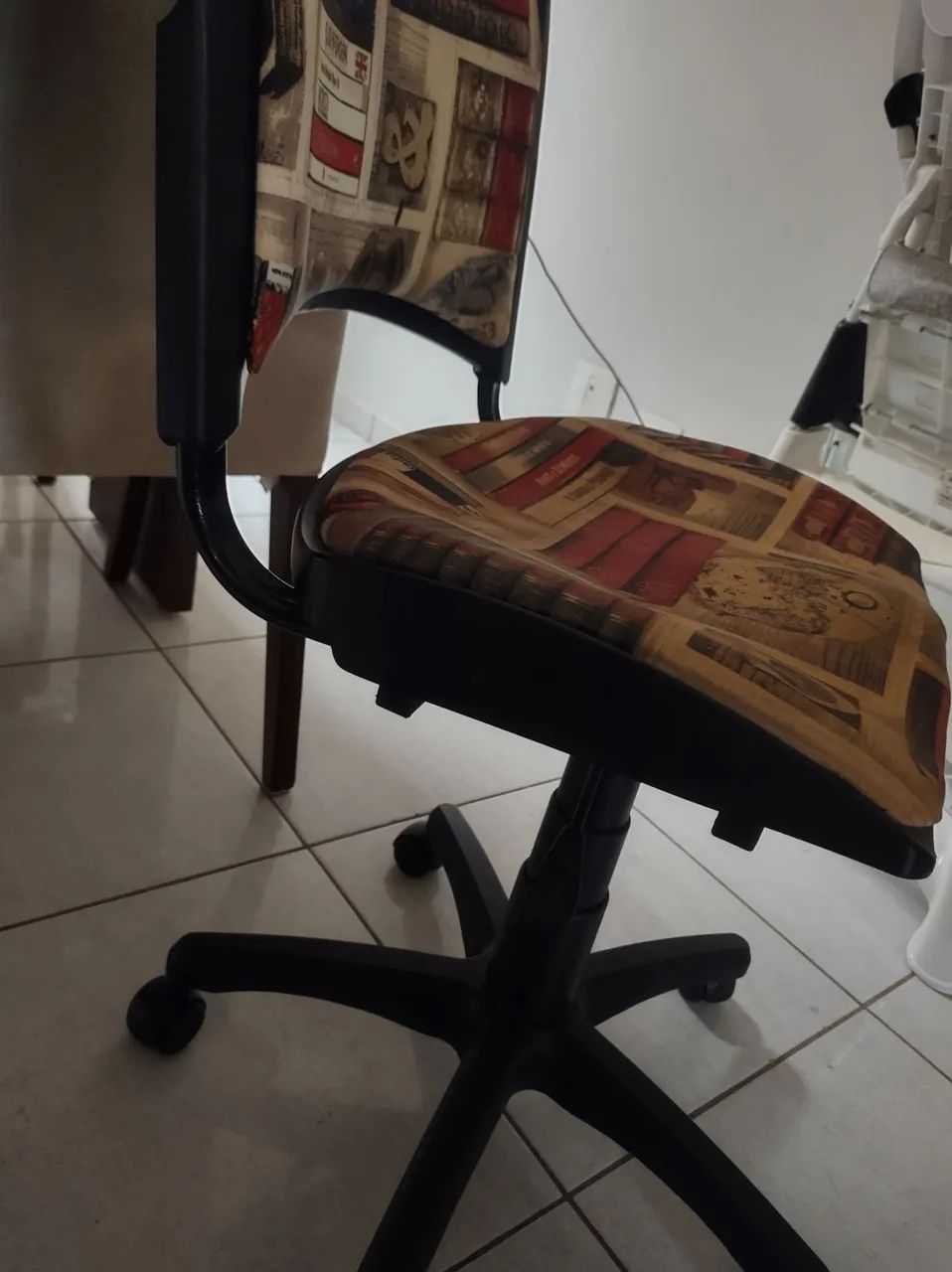 Vende-se Cadeira giratória de escritório  - Foto 4