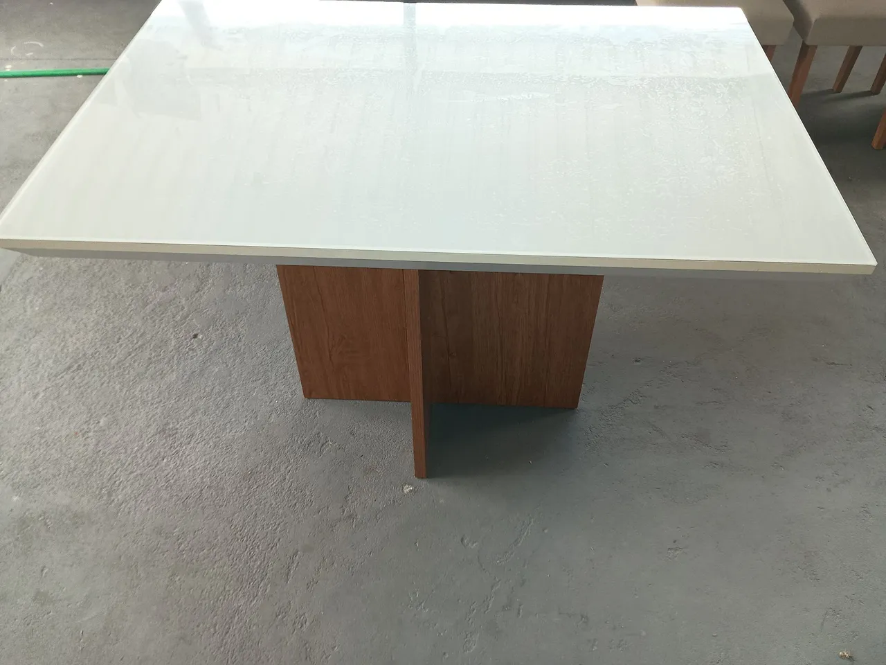 Mesa de Jantar Quadrada - Design Moderno
