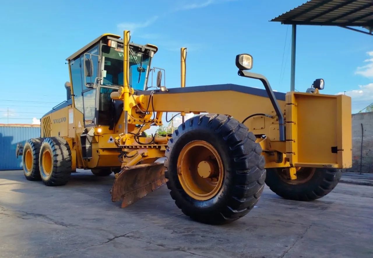 Motoniveladora Volvo G940 ano 2010 com 9300 horas, ar condicionado, em MG - Foto 2