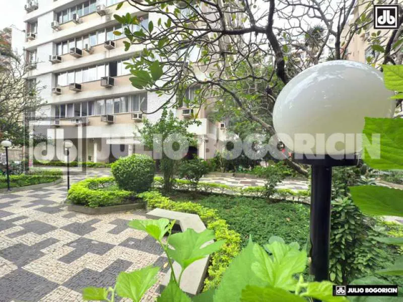 Imobiliária Julio Bogoricin vende dois dormitórios com vaga no melhor prédio da Rua Pinhei