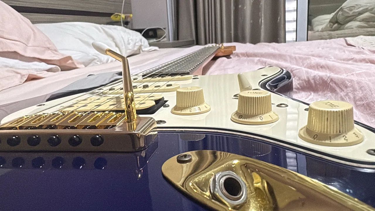 Guitarra Strato RE-30 Made in Korea - Foto 6