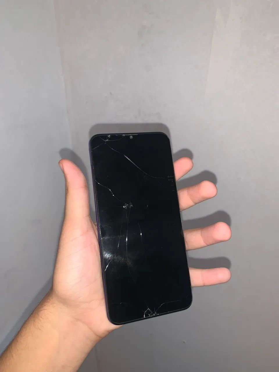 Celular A32 de 128gb quebrado.