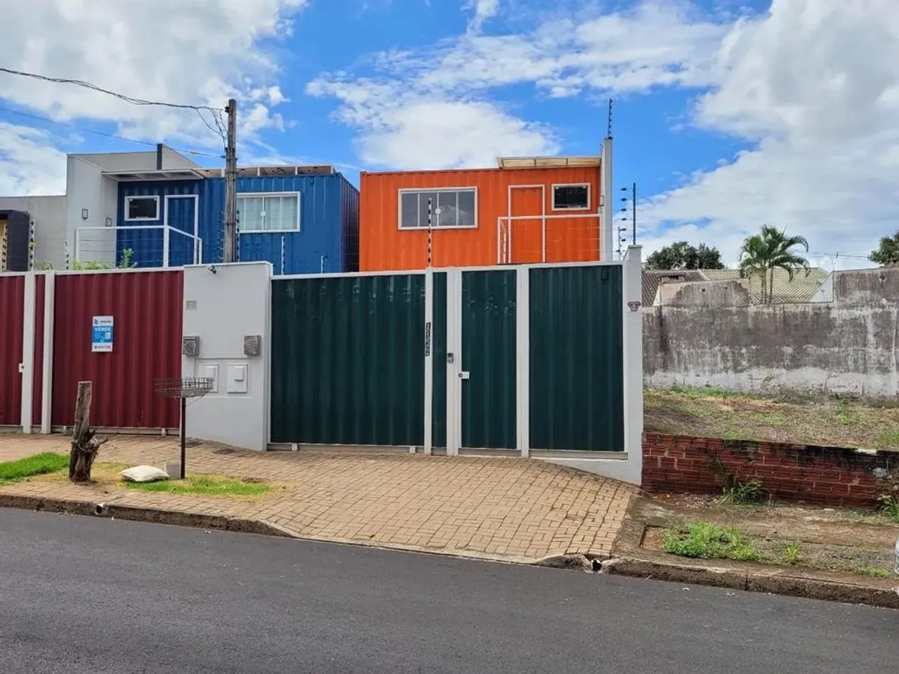 Sobrado à venda em Maringá, Jardim Itália II, com 2 suítes, com 107.13 m²