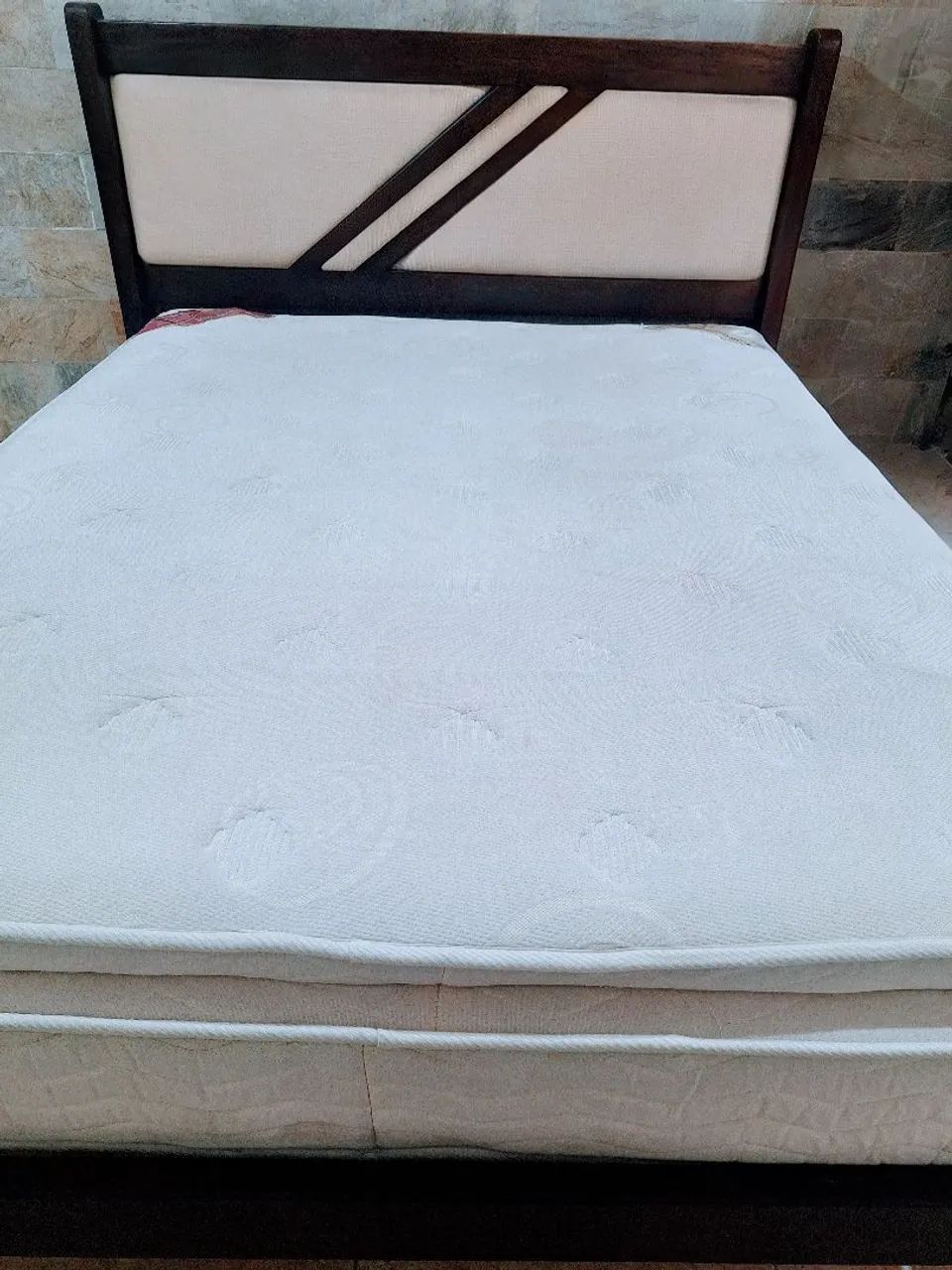 Cama Queen em Madeira Maciça + Colchão Orthocrin - Foto 3