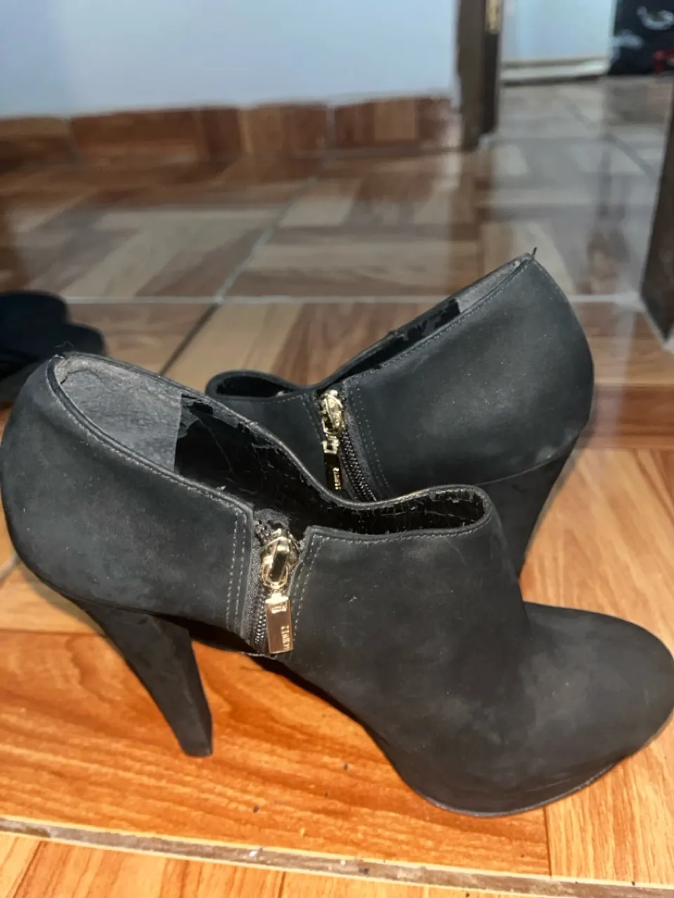 Bota de Salto Feminina Preta - Elegância em Cada Passo