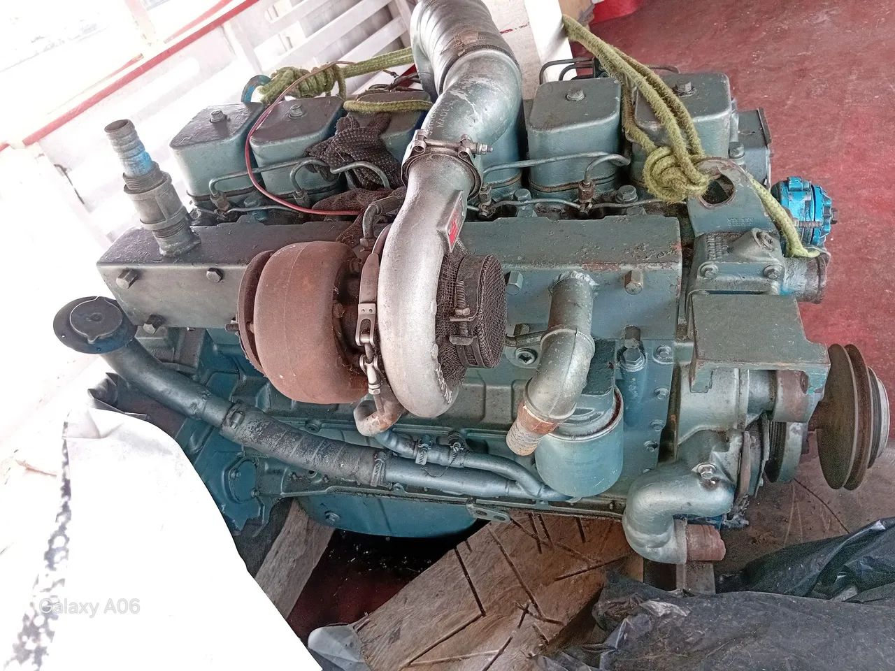 Motor Cummins 6BTA.  Tubo 210 hp - Foto 3