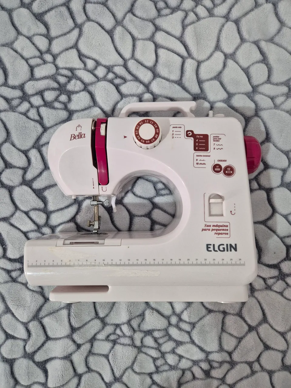 Máquina de Costurar Elgin Bella
