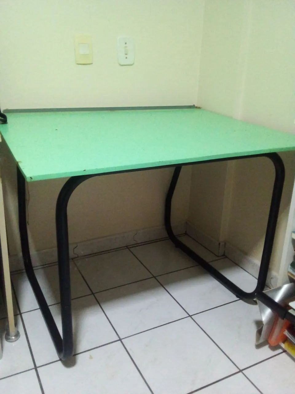 Mesa Cavalete Tubular Trident com prancheta 