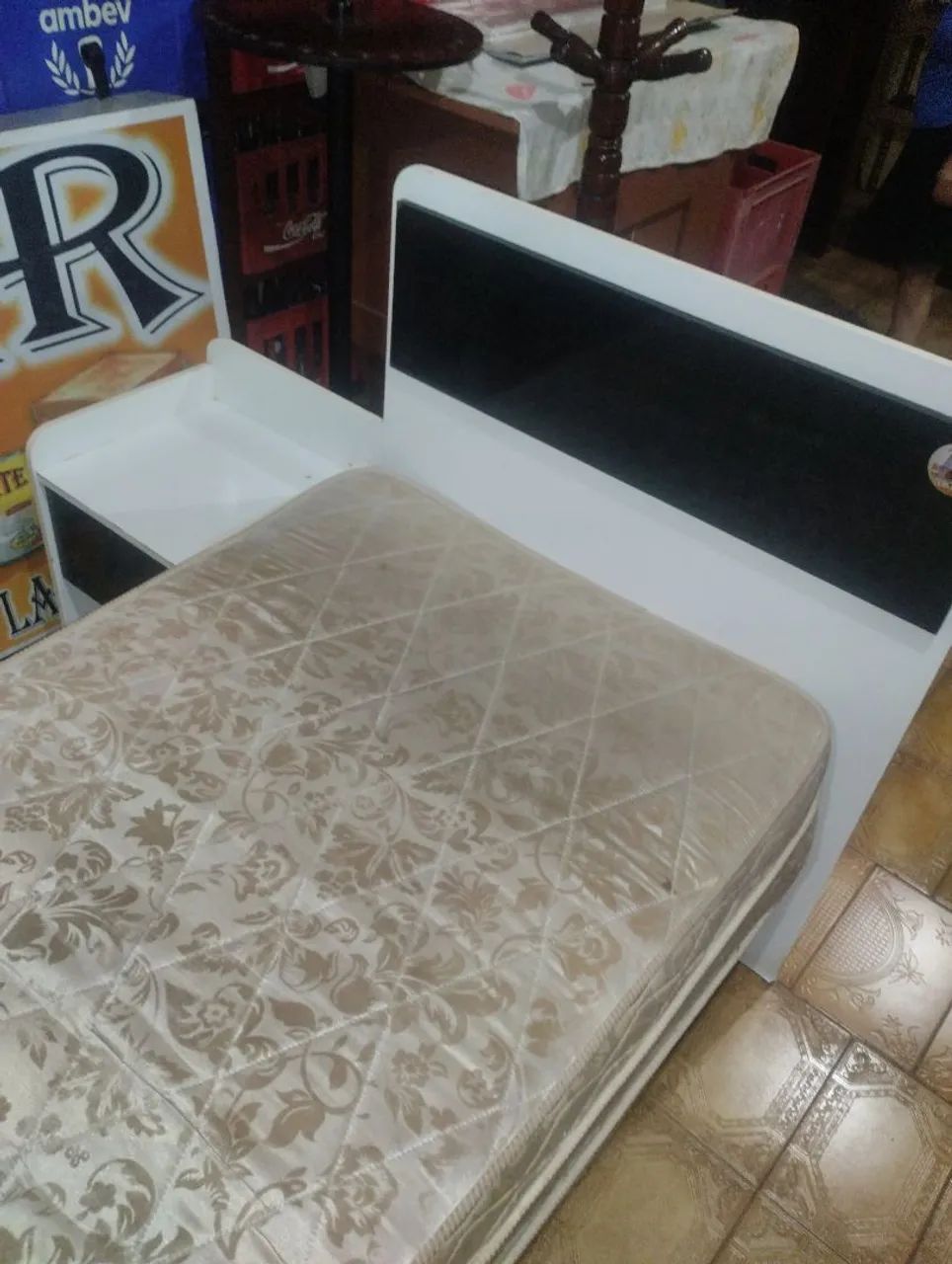 Cama Box Molas Ensacadas com Cabeceira com Cômodas Embutidas 