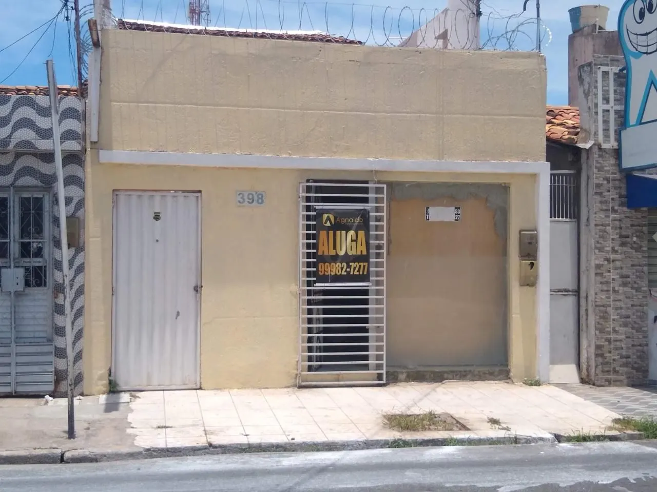 Aluga prédio na dona Constança
