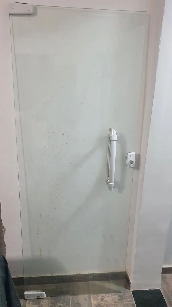Porta de vidro 8mm completa em perfeito estado