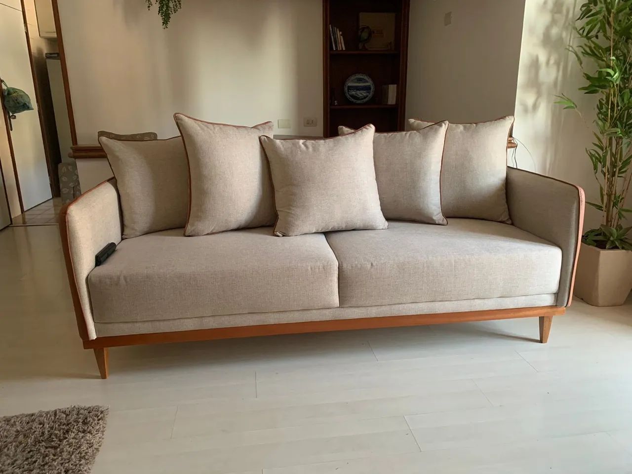 Sofá 3 lugares IMPECÁVEL