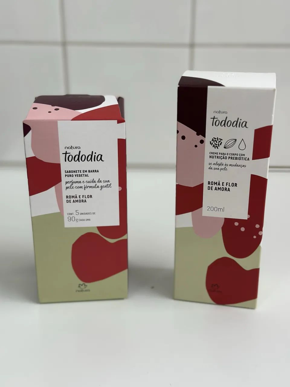 Kit sabonete e hidratante flor de amora e roma