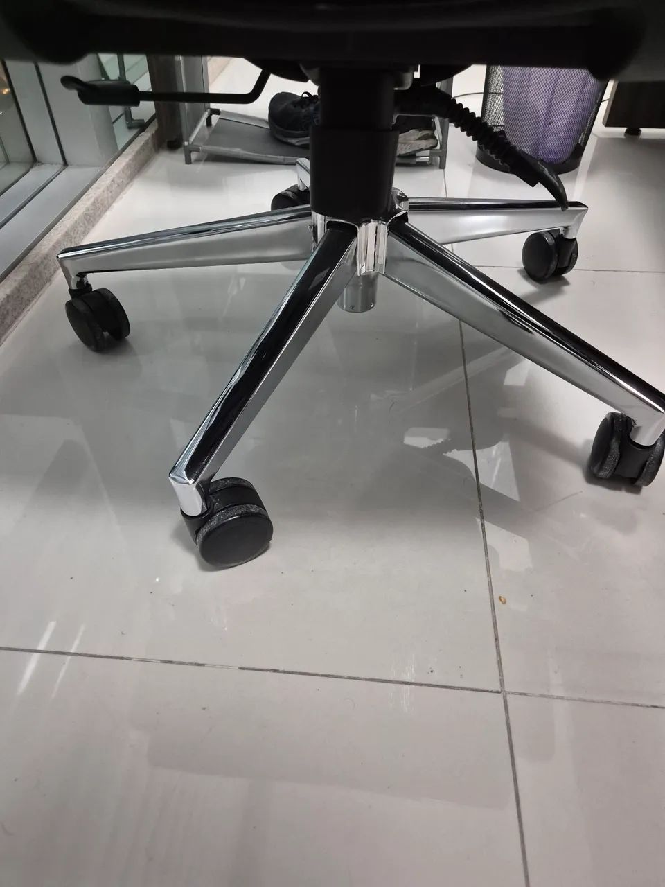 Cadeira de Escritório Giratória Ergonômica com Encosto DT3 - Foto 2
