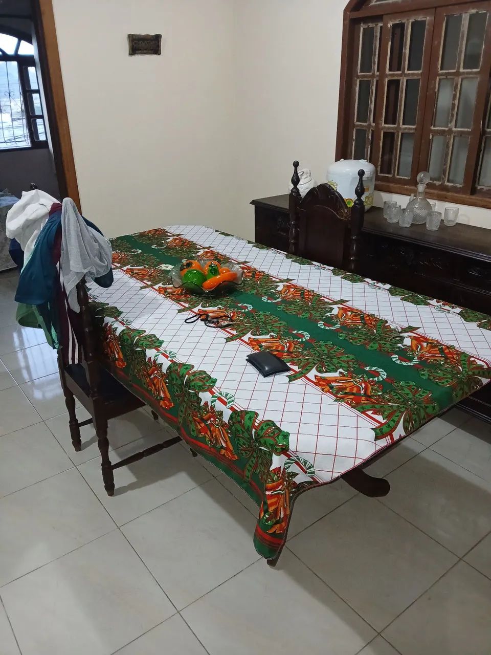 Mesa e armário em macanaiba 