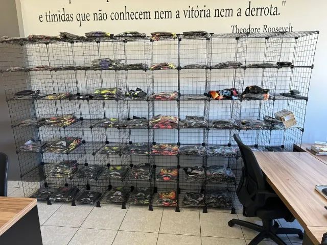 Estante Colmeia Prateleira Aramado 60 Nichos Estoque Loja Cor Tela Preta 