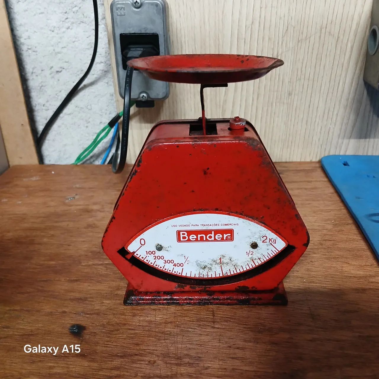 Vendo essa balança antiga de 2 kilos raridade 