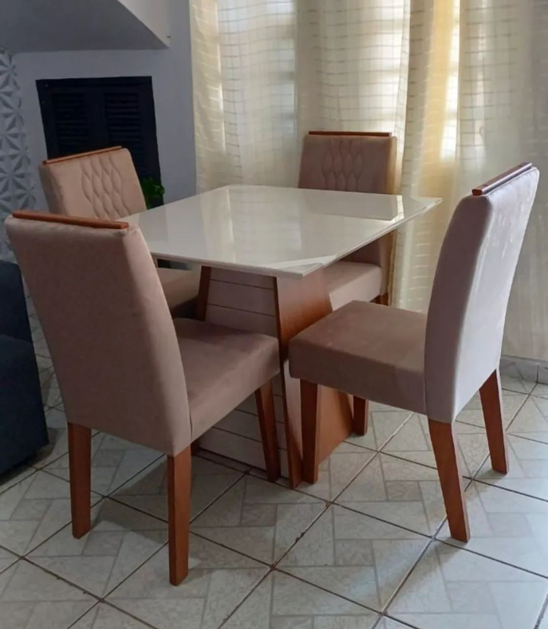 Conjunto mesa de jantar com 4 cadeiras - NOVO! - Foto 2