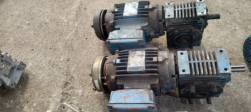 Vendo Motoredutor com Freio 1,5 Cv Weg