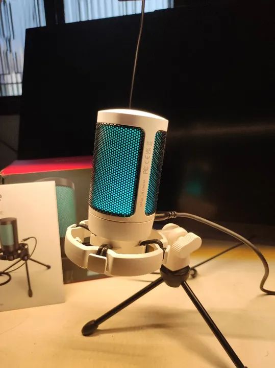 Microfone Gamer Condensador FIFINE AMPLIGAME A2 USB - Novo branco