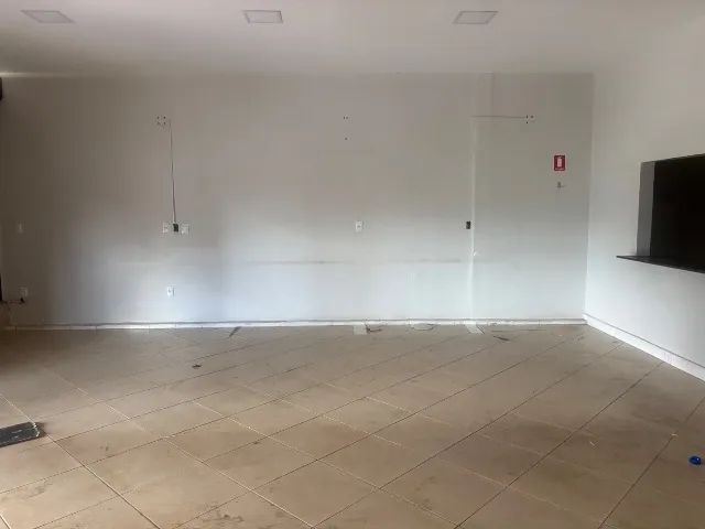 Alugo excelente loja em Avenida comercial. - Foto 2