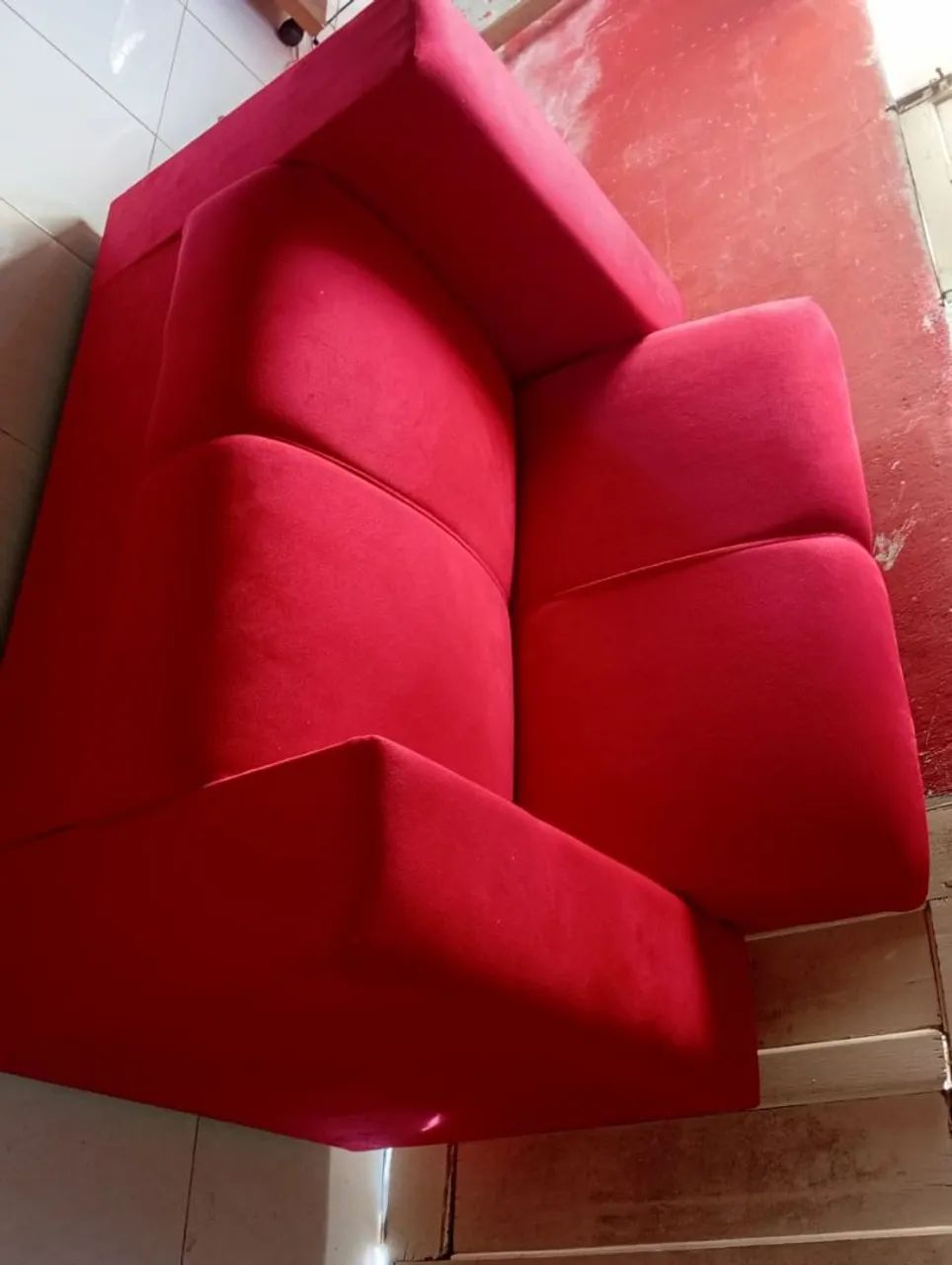Sofá vermelho de 3 lugares - Foto 2