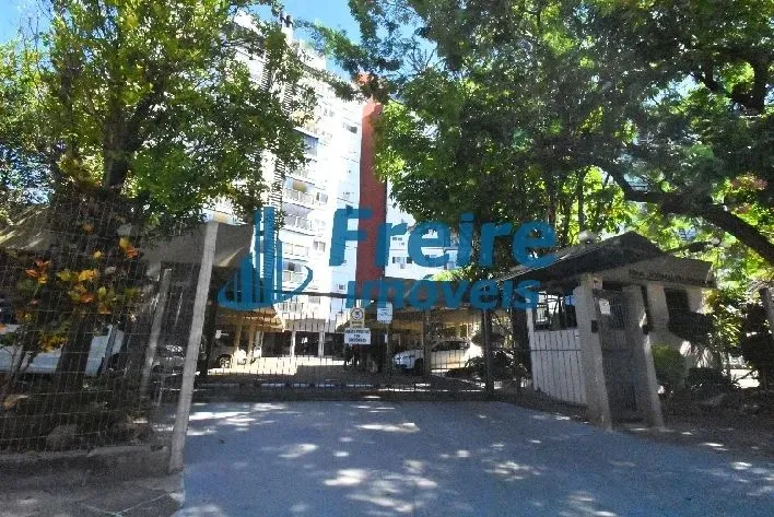 Apartamento para alugar no bairro Azenha com 75 m² e 2 dormitórios/quartos disponíveis.