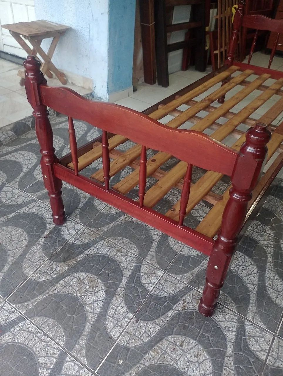 Cama de solteiro de madeira maciça 349,00