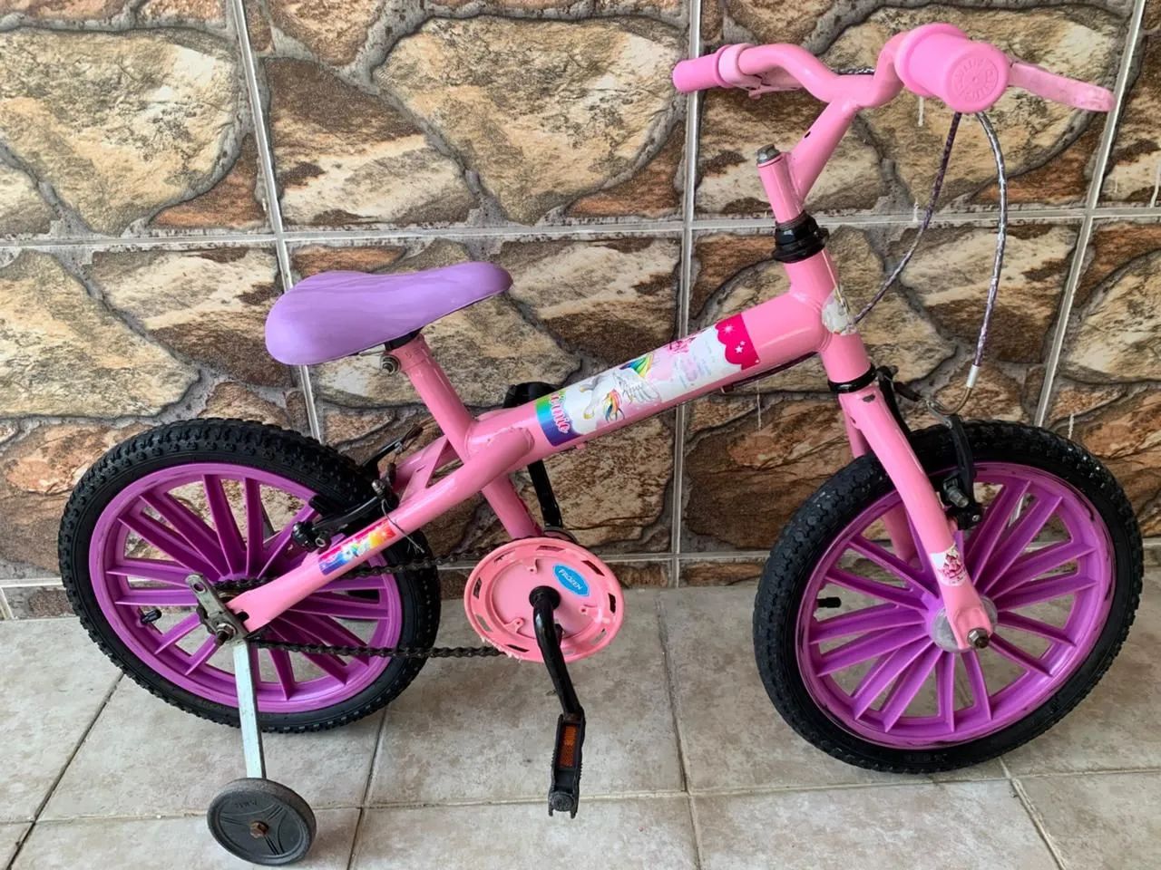 Bicicleta Infantil Rosa com rodinhas até 5 anos de idade 