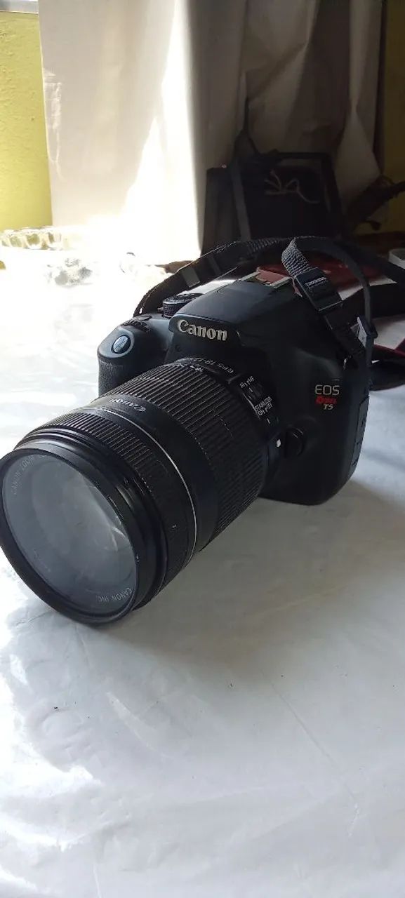 Câmera Canon T5 EOS Rebel + Lente 135mm 