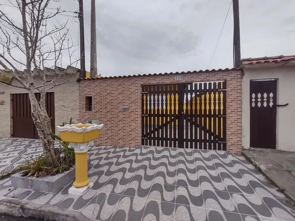 Casa com Piscina no Jd Praia Grande em Mongaguá - 1924
