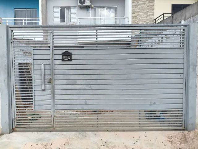 Portão basculante com social embutido e motor