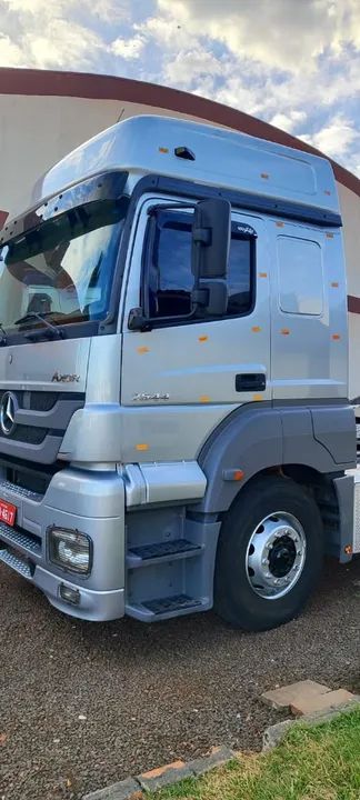 Caminhão Mercedes-Benz Axor 2544 - 2014