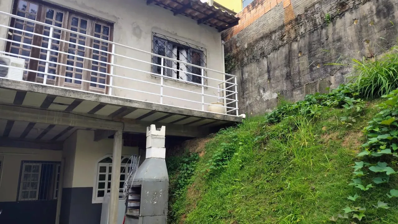 Sobrado para aluguel possui 100 metros quadrados com 4 quartos em Fazenda - Itajaí - SC