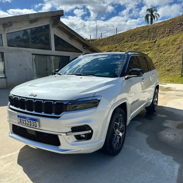 JEEP COMMANDER OVERLAND 7 LUGARES E TETO SOLAR. 