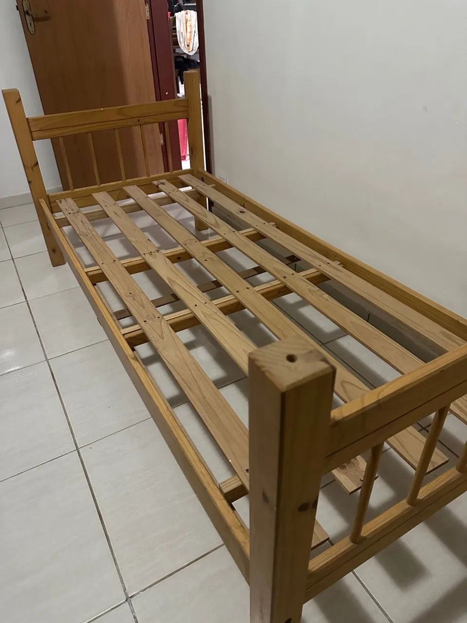 Cama de solteiro64341864491778121