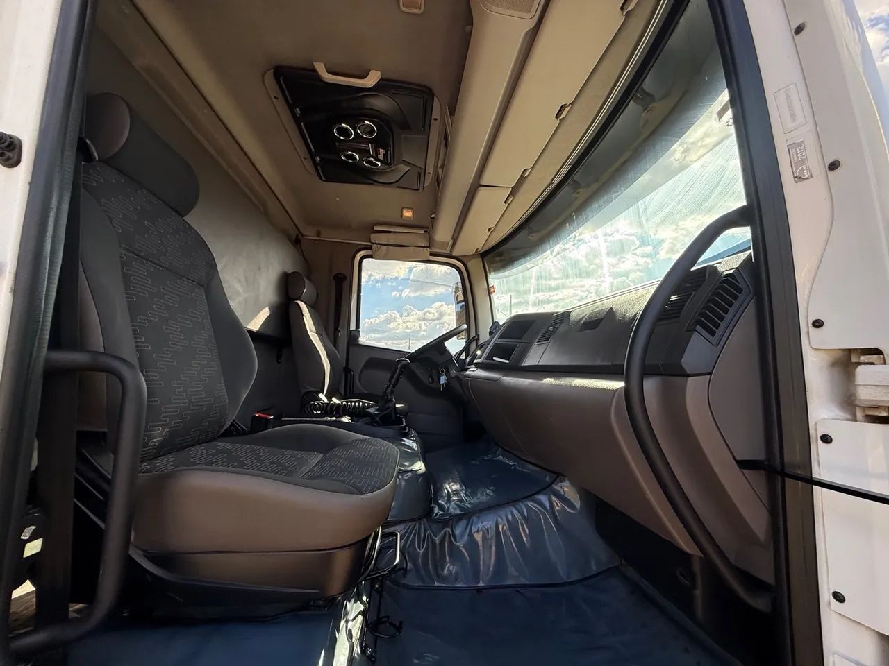 Caminhão VW Constellation 24.280 6x2 Caçamba - Foto 12