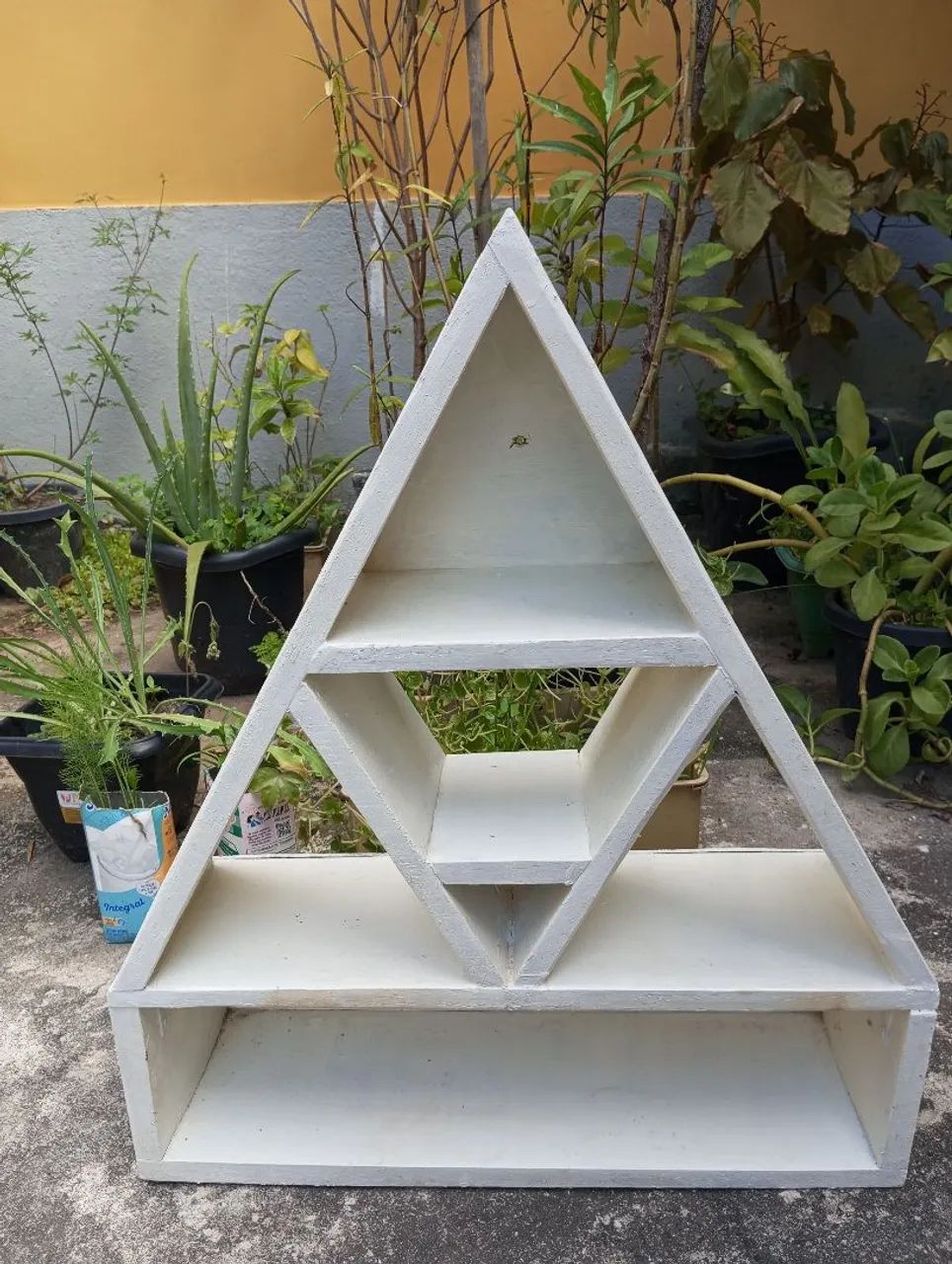 Nicho triangular de madeira